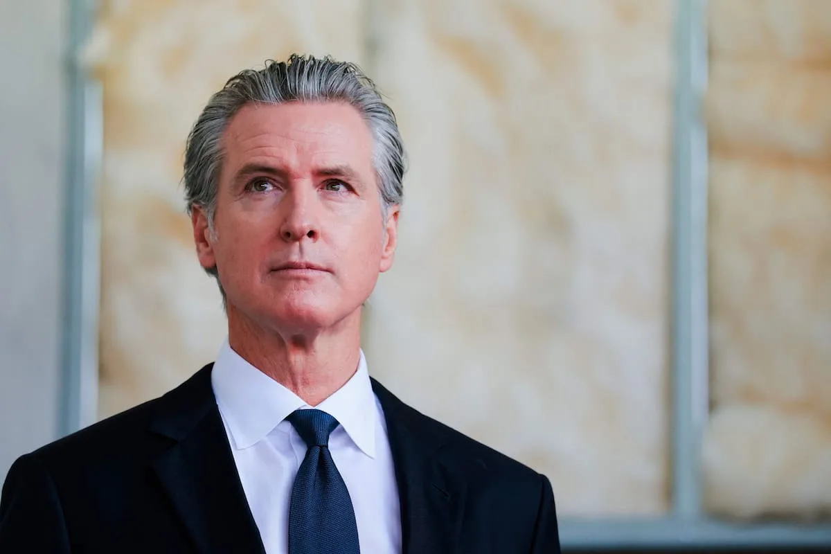 California busca regular las llamadas al 911 desde centros de detención migratoria