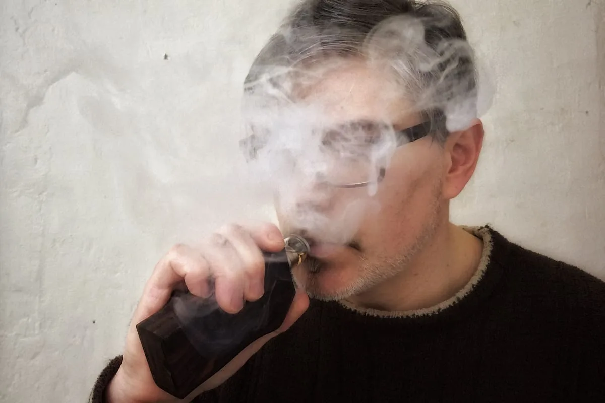 El Gobierno autoriza la venta de vapeadores y bolsitas de nicotina con registro
