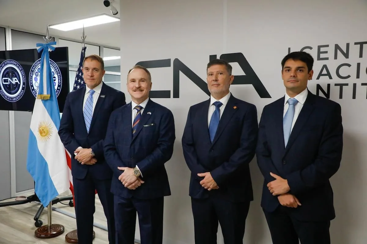 FBI celebró el lanzamiento del Centro Nacional Antiterrorismo y abre preguntas sobre supervisión