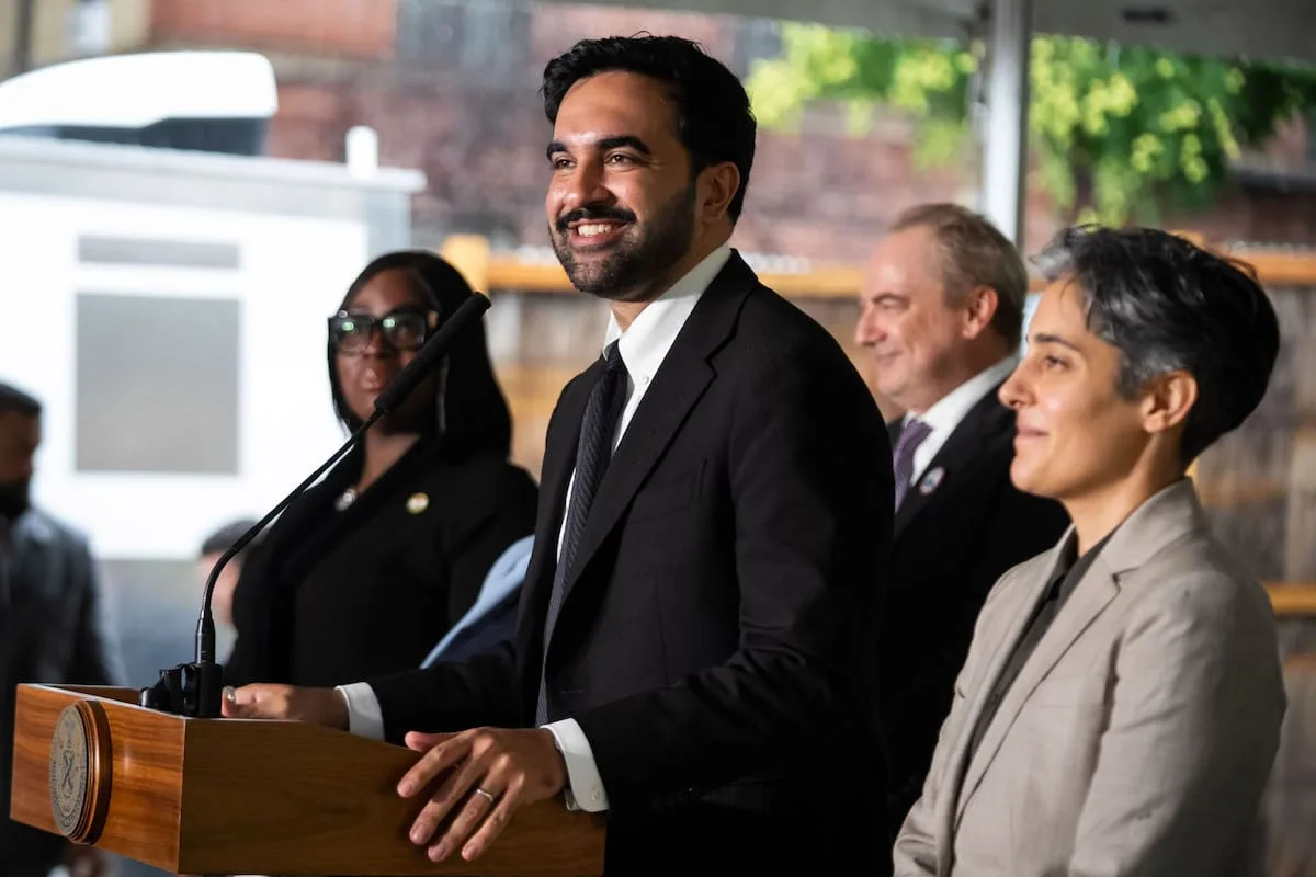 Mamdani se ríe de sí mismo: así fueron los bloopers del spot multilingüe del alcalde de Nueva York