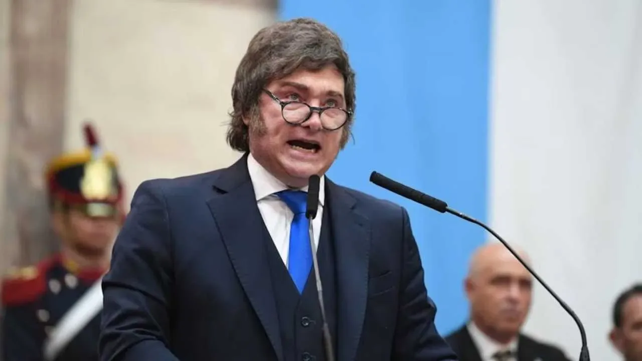 Milei restringe el acceso a la prensa en Casa Rosada y suma una denuncia penal
