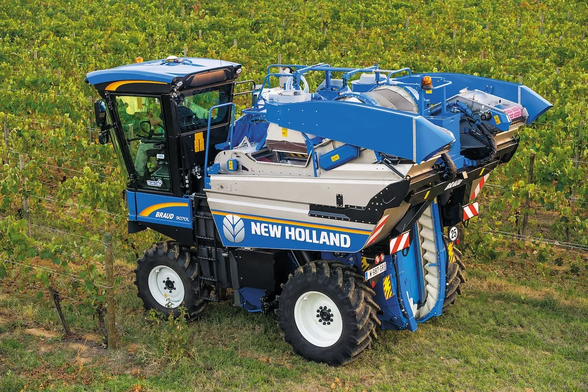 New Holland mostró la vendimiadora Braud 9070L y soluciones digitales en Sitevinitech 2026