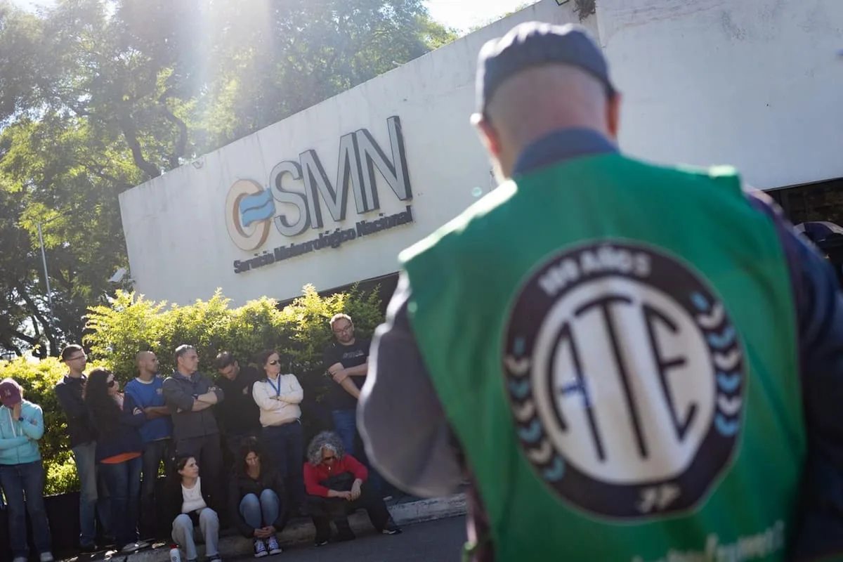 Paro en el SMN por despidos y debate sobre la 'modernización' del servicio