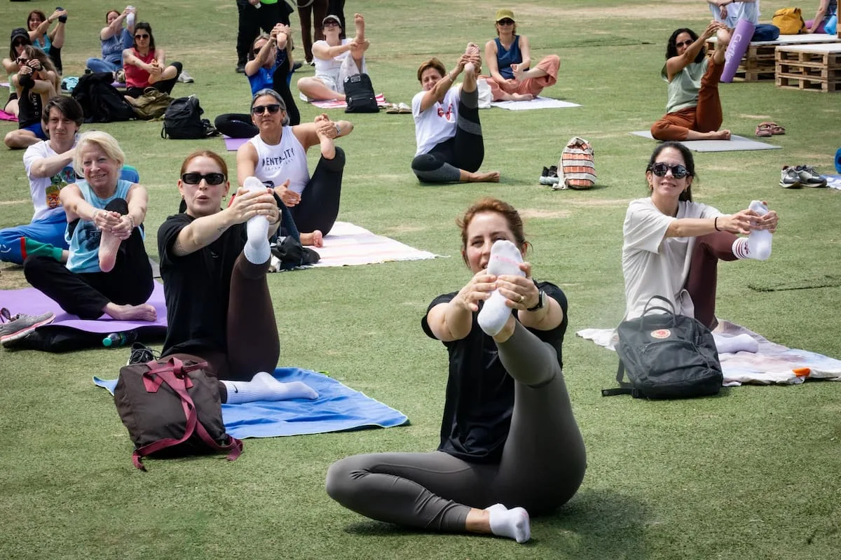 Yogui Lover propone una clase de Yoga Vinyasa para todos en el Bienestar Fest