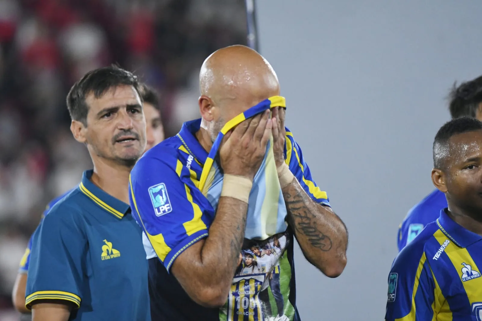 Central perdió 3-1 con Huracán y la rotación le salió cara