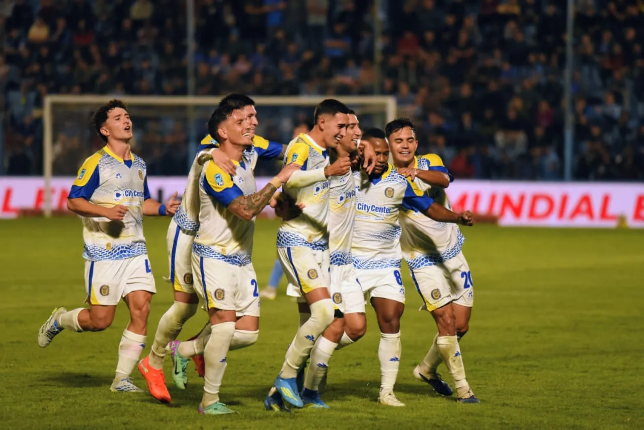 Central se clasificó a octavos con triunfo 2-1 en Río Cuarto
